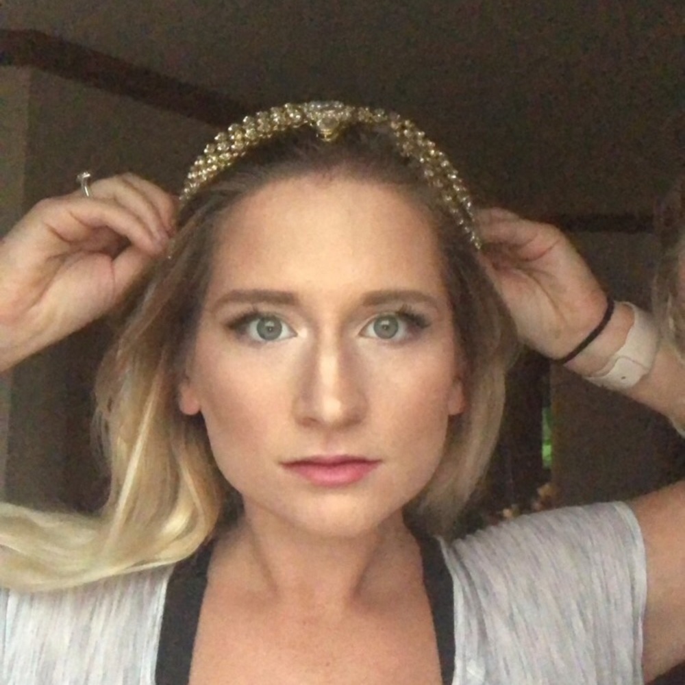 Meet your Posher, Cassandra